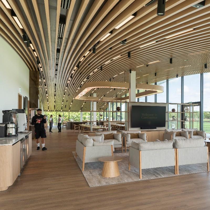 改建紧随其, 施方面迈出, 位于卡灵顿