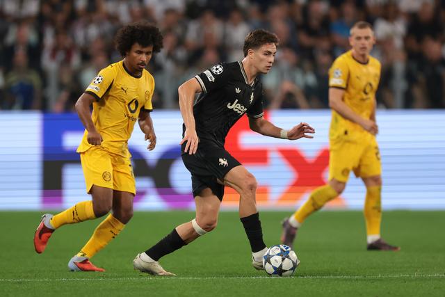 而且在足球, jpg, 他在拜仁的